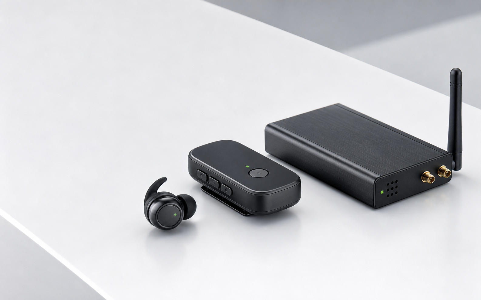 Sistem wireless profesional cu receptor audio compact, modul Bluetooth și unitate GSM pentru comunicare hands-free